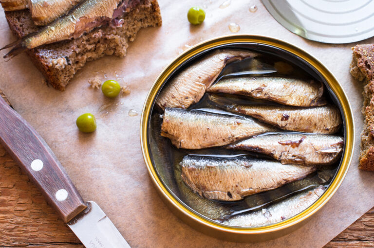 Est-ce bon de manger des sardines en boîte ?