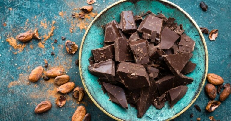 Est-ce bon de manger du chocolat noir le soir ?