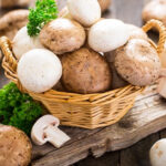 Est-ce dangereux de manger des champignons de Paris crus ?