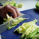 Est-ce que le chou blanc peut se manger cru ?