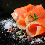 Est-ce que le saumon fumé se cuit ?