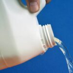 Est-ce que l'eau de javel mousse ?