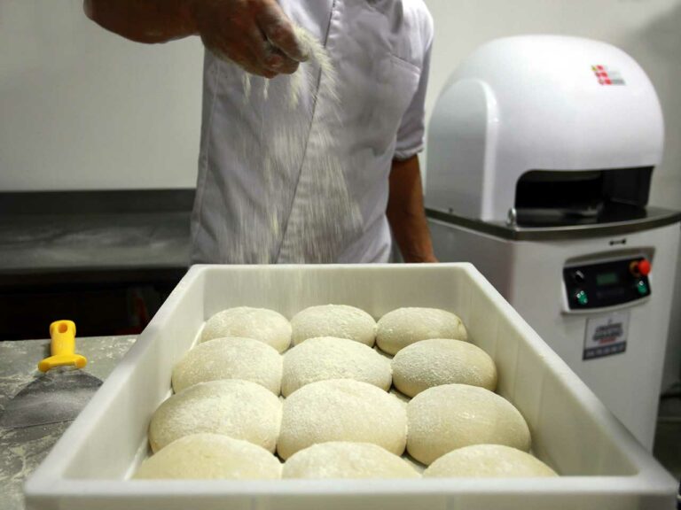 Est-ce qu'il faut Precuire la pâte à pizza ?