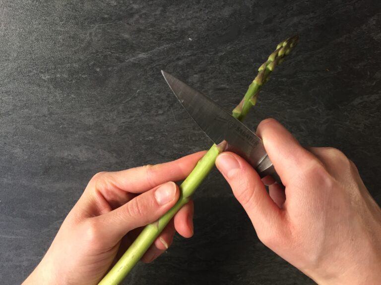 Est-ce qu'il faut éplucher les asperges ?