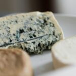Est-ce qu'on peut manger du fromage périmé ?