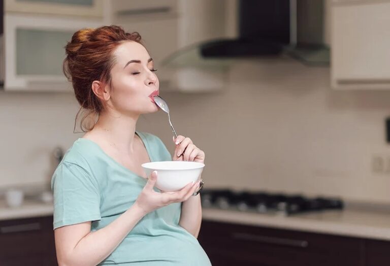 Est-ce qu'une femme enceinte peut manger de la crème fraîche ?