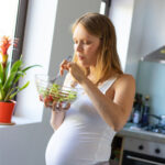 Est-ce qu'une femme enceinte peut manger des crevettes ?