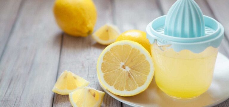 Est-il bon de boire de l'eau avec du citron ?
