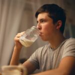 Est-il bon de boire du lait froid le soir ?