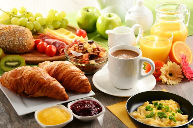 Est-il bon de manger du pain au petit déjeuner ? Est-il bon de manger du pain au petit déjeuner ?