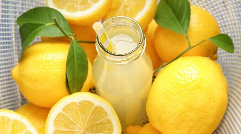 Est-il dangereux de boire trop de jus de citron ? Est-il dangereux de boire trop de jus de citron ?