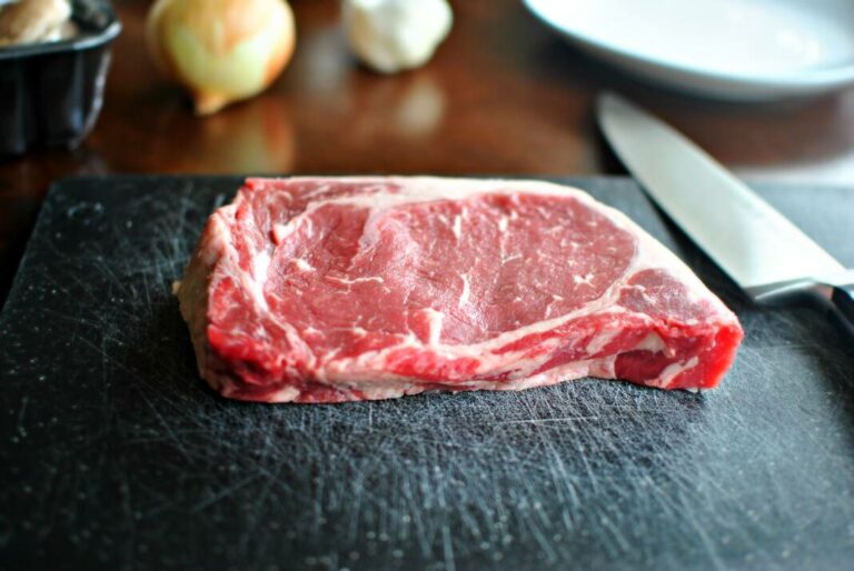 Est-il dangereux de manger de la viande crue ?