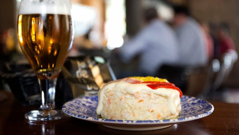 Guerre d’Ukraine : la salade russe rebaptisée « salade ukrainienne » ou « salade de Kiev » en Espagne