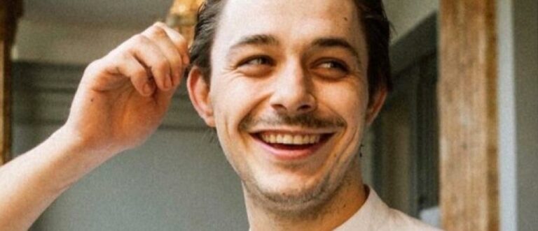 Le chauffeur qui a tué dimanche soir le fils du chef multi-étoilé Yannick Alleno, Antoine Alleno, a été mis en examen ce mercredi pour « meurtre et blessures involontaires » notamment