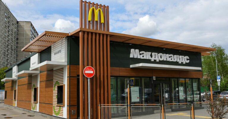McDonald’s quitte la Russie, la Russie est son successeur