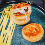 galette de pomme de terre farcie de tomate séchée mozzarella et champignon