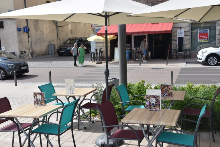 Nouveau commerce de Chalon : « Le Mustang », bar restaurant et glacier