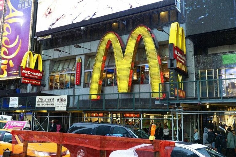 Où se situe le plus grand restaurant McDonald's du monde ?