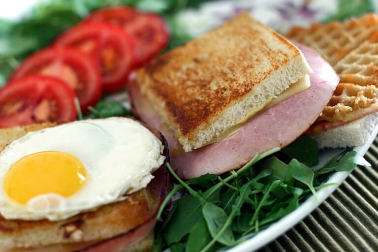 Pourquoi Croque-monsieur et croque-madame ?