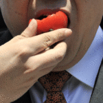 Pourquoi certains fromages piquent dans la bouche ?