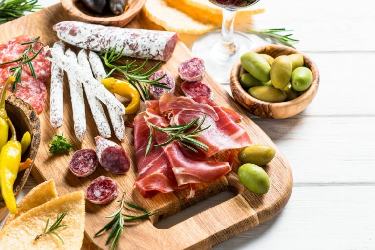 Pourquoi la charcuterie est interdite pendant la grossesse ? Pourquoi la charcuterie est interdite pendant la grossesse ?