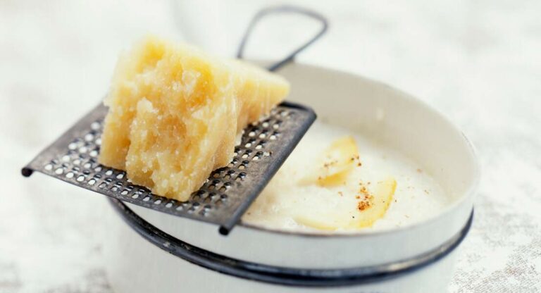 Pourquoi le fromage moisi dans le frigo ?