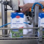 Pourquoi le lait UHT se conserve hors du frigo ?