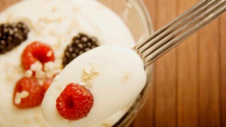 Pourquoi le yogourt grec est meilleur ? Pourquoi le yogourt grec est meilleur ?