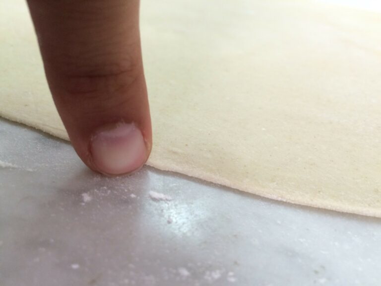 Pourquoi ma pâte se rétracte quand je l’étale ? Pourquoi ma pâte se rétracte quand je l'étale ?