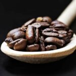 Pourquoi manger des grains de café ?