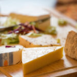 Pourquoi manger du fromage au lait cru ?