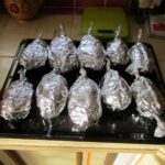 Pourquoi mettre du papier aluminium sur les pomme de terres au four ?