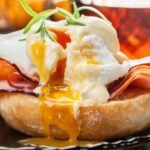 Pourquoi mettre du vinaigre dans l'eau de cuisson des œufs ?