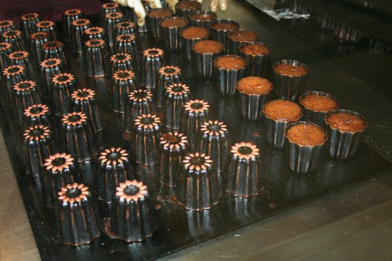 Pourquoi moule en cuivre cannelé ? Pourquoi moule en cuivre cannelé ?