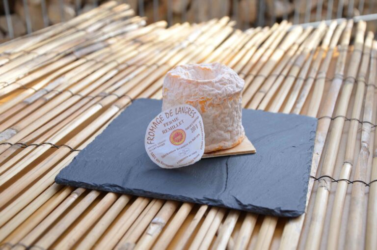 Pourquoi ne pas manger de fromage au lait cru ?