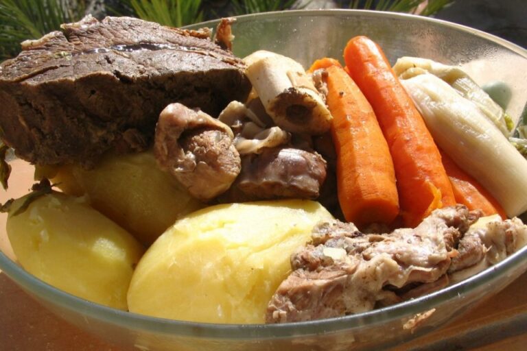 Pourquoi on appelle pot-au-feu ? Pourquoi on appelle pot-au-feu ?