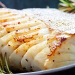 Pourquoi saler le cabillaud avant cuisson ?