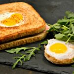 Pourquoi un croque madame s'appelle un croque-madame ?