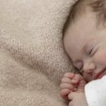 Puis-je donner de l'eau à mon bébé de 2 mois ?