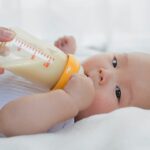 Quand arrêter lait en poudre bébé ?