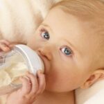 Quand arrêter le lait le midi pour bébé ?