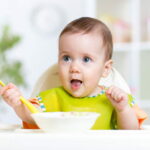 Quand bébé mange comme les grands ?