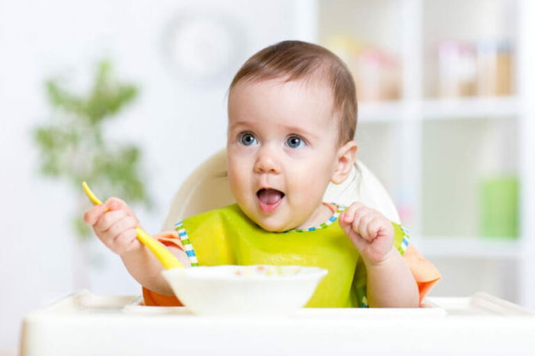 Quand bébé mange comme les grands ?