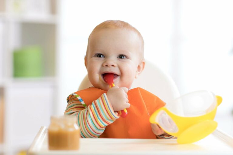 Quand bébé peut manger des gâteaux ?