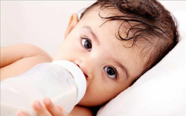 Quand donner du lait Demi-écrémé à un bébé ?