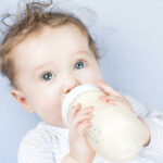 Quand donner du lait normal à bébé ?