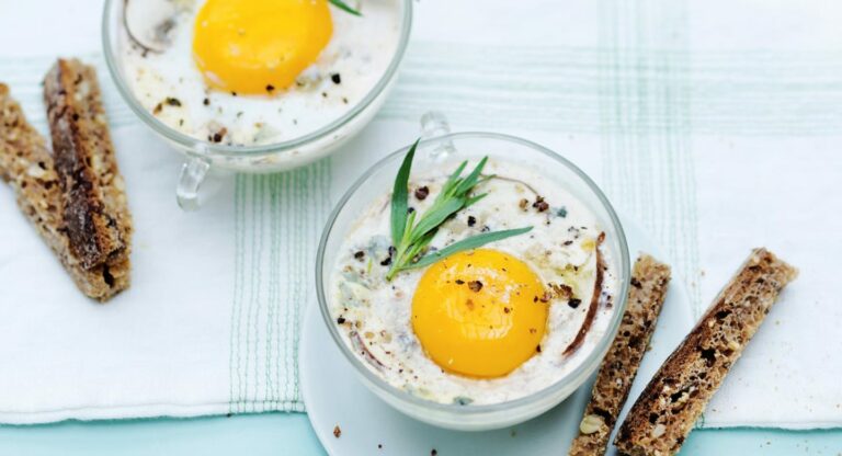 Quand mettre les œufs dans la casserole ?