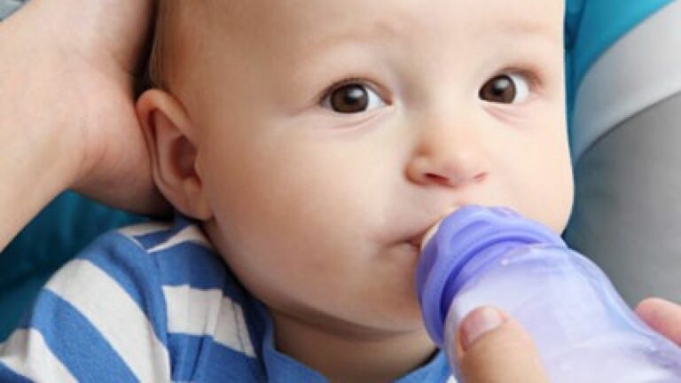 Quand passer au lait entier bébé ?