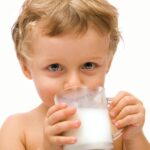 Quand passer du lait de croissance au lait de vache ?