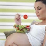Quand une femme enceinte mange salé ?